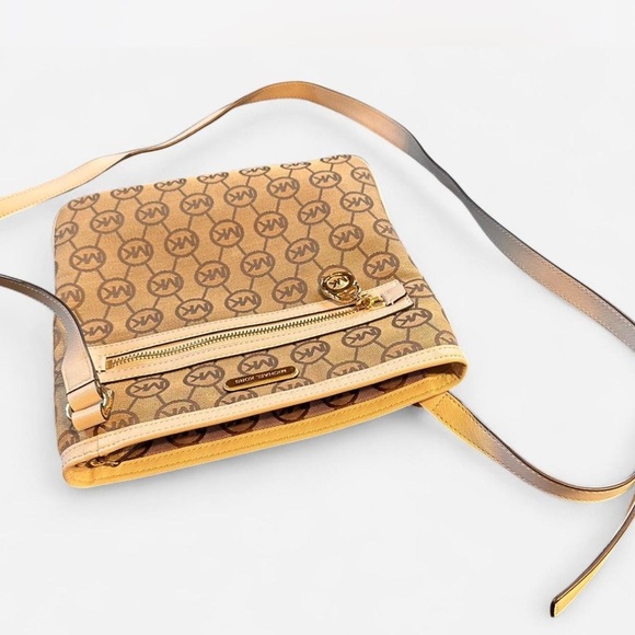 NWOT Michael Kors White Beige and Gold Crossbody Bag - Picture 7 of 8
